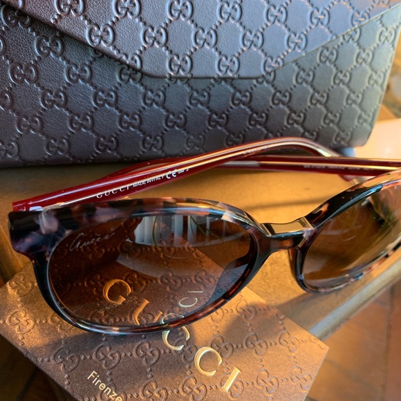 ⛔️SOLD⛔️Authentic Gucci 55m Azure Acetate Round - Picture 5 of 8